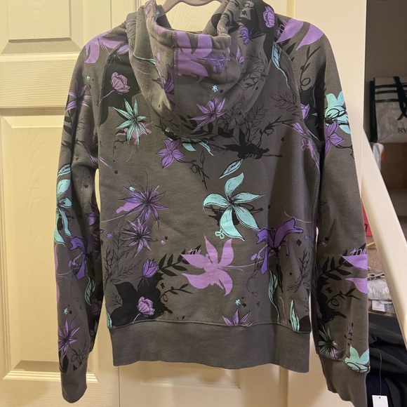 TNA Hoodie with floral design - Picture 4 of 4